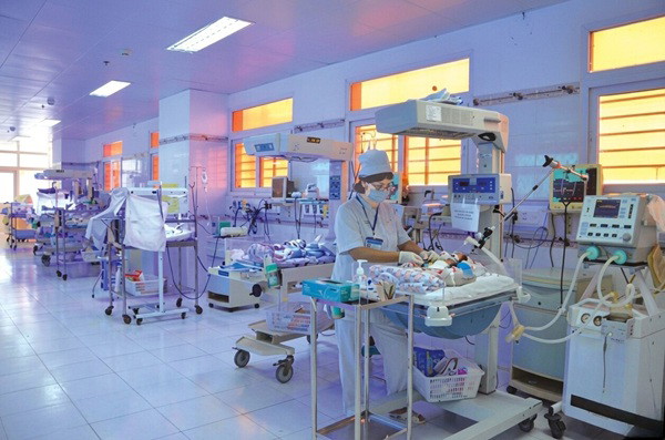 Bệnh viện Nhi đồng Cần Thơ có hơn 900 giường bệnh với cơ sở vật chất khang trang, hiện đại