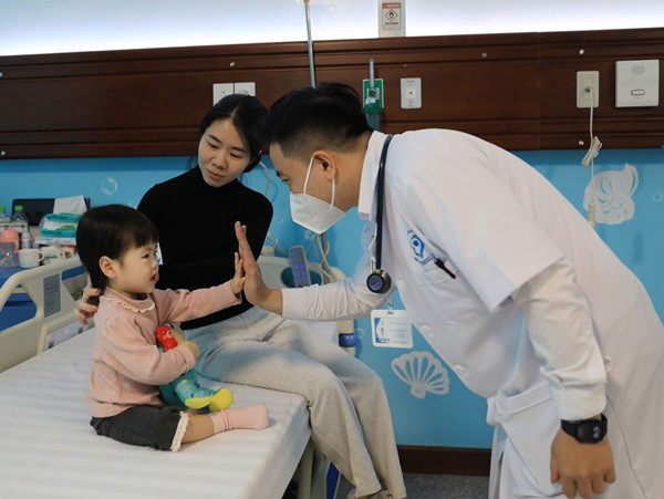 Bệnh viện cung cấp đầy đủ dịch vụ kể cả ngoài giờ hành chính để phục vụ đông đảo bệnh nhi