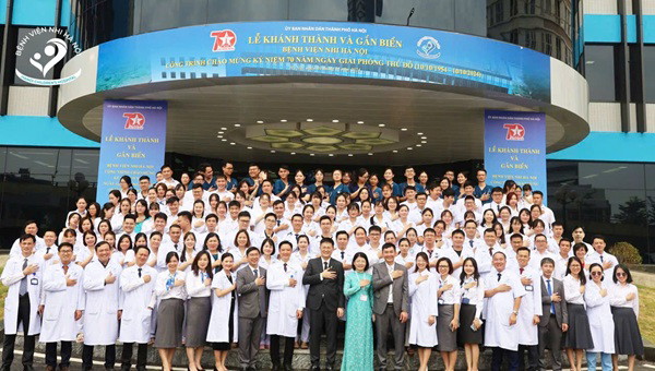 Đội ngũ bác sĩ, nhân viên y tế tại Bệnh viện Nhi Hà Nội