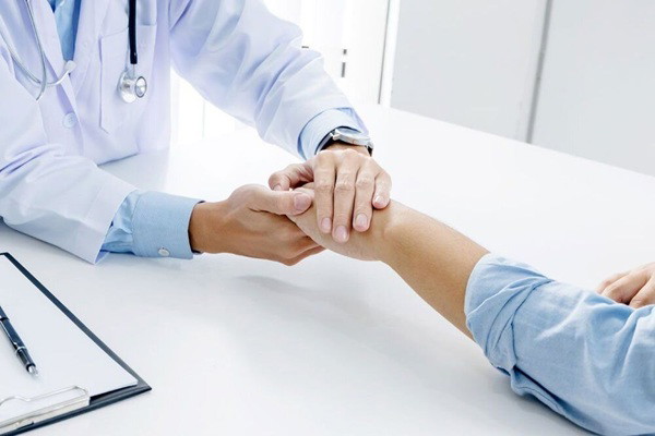 Top 4 Bác sĩ cắt bao quy đầu giỏi mà quý ông có thể tham khảo 2 Bác sĩ cắt bao quy đầu sẵn sàng giải đáp các lo lắng sau thủ thuật