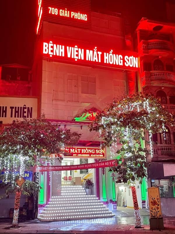 Điểm khác biệt lớn nhất tại đây chính là chính sách Bảo hành miễn phí trọn đời cho người bệnh xóa cận