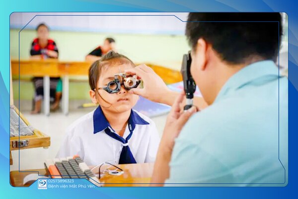 Hướng dẫn khám chữa bệnh tại Bệnh viện Mắt Phú Yên năm 2026 3 Hệ thống máy đo khúc xạ và laser quang đông phục vụ hiệu quả cho chương trình khúc xạ học đường