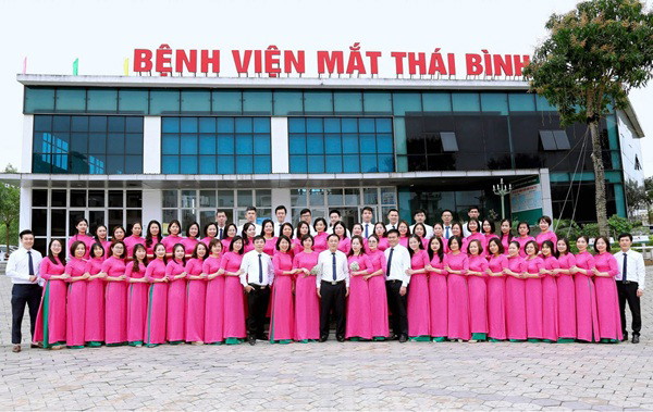 Toàn thể đội ngũ bác sĩ,  nhân viên y tế tại Bệnh viện Mắt Thái Bình