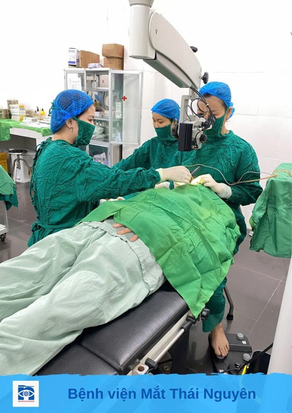 Bệnh viện Mắt Thái Nguyên - Những điều cần biết trước khi đến khám bệnh 4 Bệnh viện phẫu thuật Phaco điều trị đục thể thủy tinh cho người bệnh