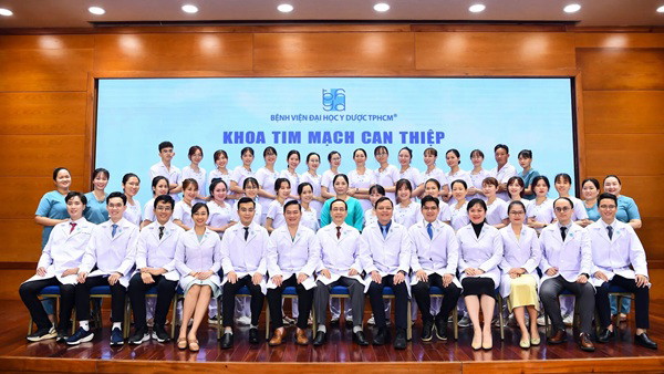 Đội ngũ nhân viên y tế, bác sĩ khám Tim mạch Bệnh viện Đại học Y Dược
