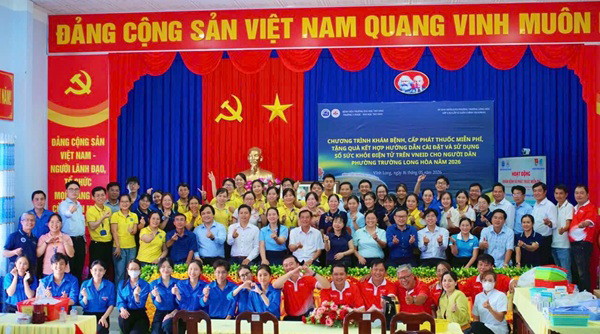 Bệnh viện tổ chức chương trình khám chữa bệnh miễn phí cho bà con trong tỉnh