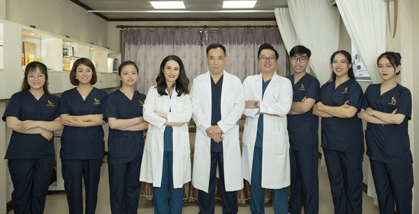Những điều cần biết khi điều trị tại Phòng khám Da liễu Anh Sơn (Lian Beauty) 4 Đội ngũ nhân viên y tế tại Phòng khám Da liễu Anh Sơn (Lian Beauty Clinic)