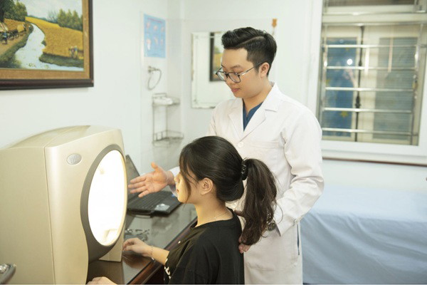 Những điều cần biết khi điều trị tại Phòng khám Da liễu Anh Sơn (Lian Beauty) 3 Máy soi da được trang bị tại phòng khám giúp bác sĩ phân tích sâu các chỉ số của da